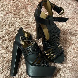 Black faux leather high heels 6.5